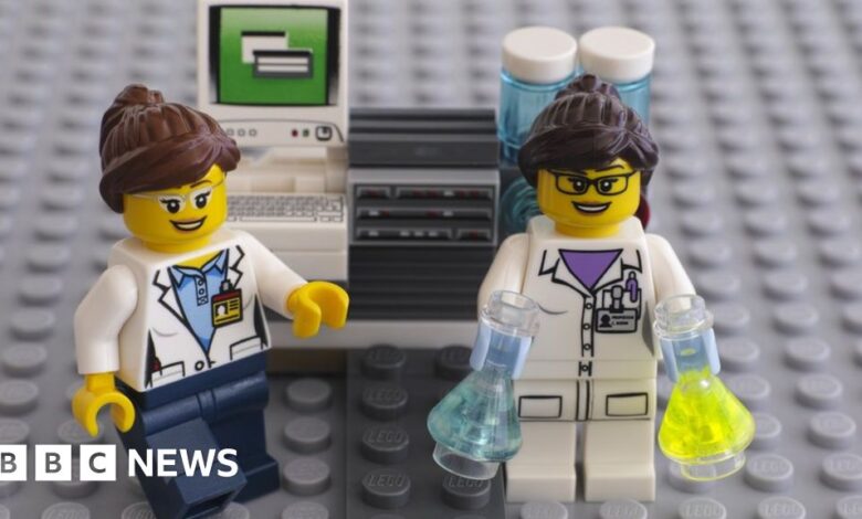 100434146 legoscientists gettyimages.jpg