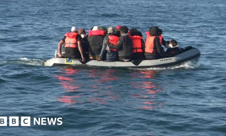 118765798 migrants2simonjones.jpg