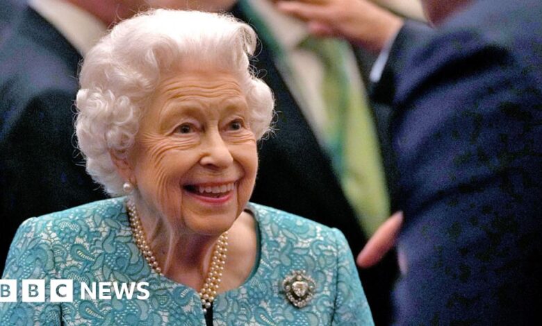 122646910 queen reuters