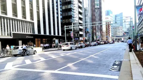 Nippo Corp Solar heat blocking on a road in Tokyo