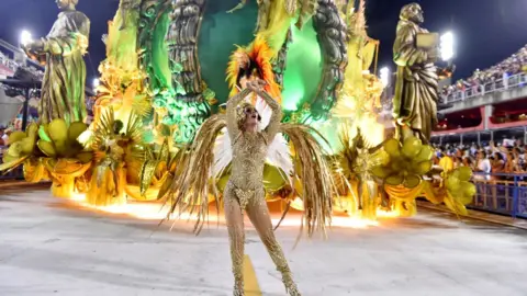 Samantha Flores Performing in 2017