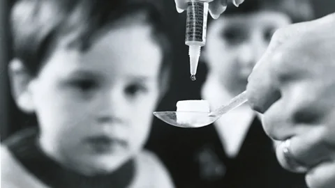 Polio vaccine dropped on to sugar lump for child patient (Wellcome Library)