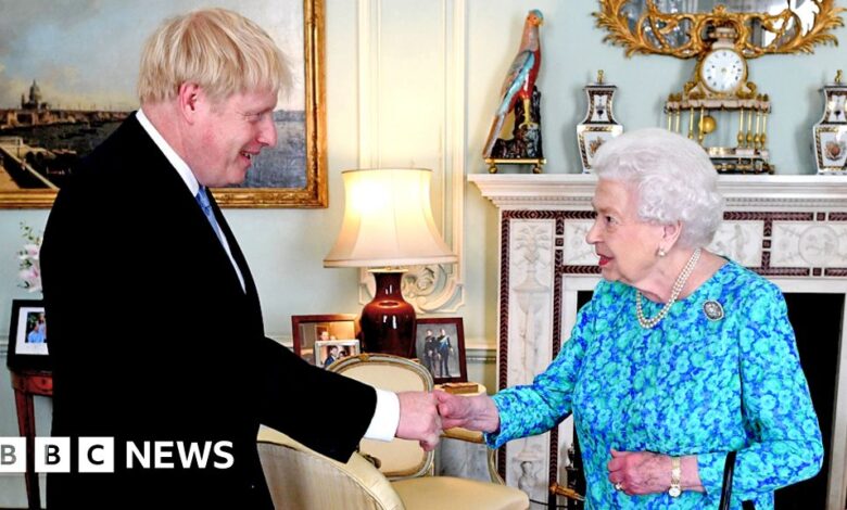 108012714 boris johnson palace queen index 3 pa.jpg