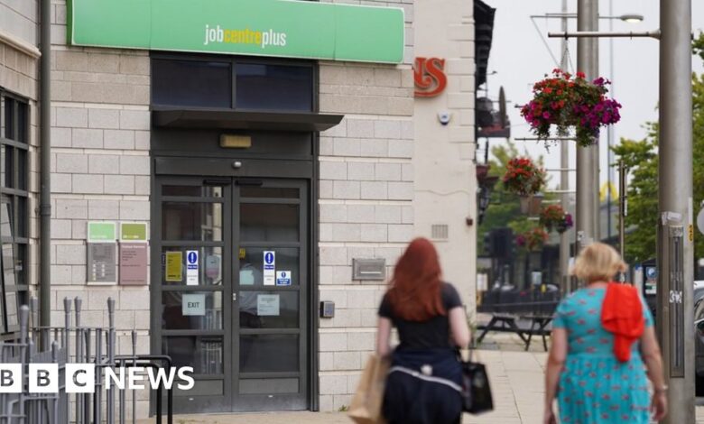 114887886 getty jobcentre small.jpg