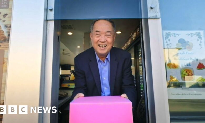 114927493 976xpinkboxstills 1.1.2.jpg