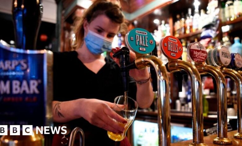 117701853 gettyimages 1229447640.jpg