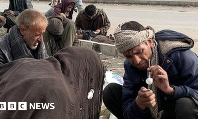 122070597 drug addicts in kabul.jpg