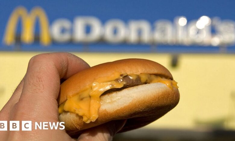 126065898 cheeseburger alamy.jpg