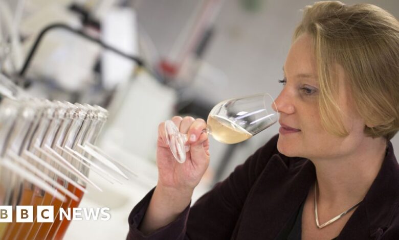 96372185 976x1443 jacquart 285.jpg