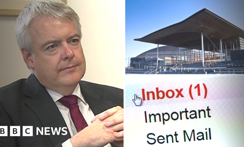 99827913 carwynjones email.png