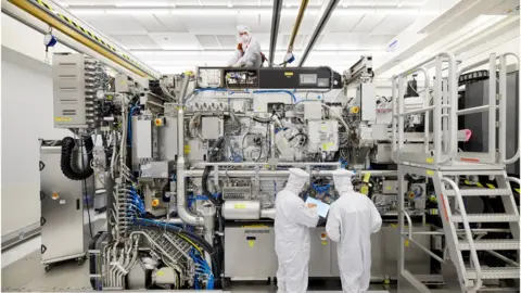 ASML ASML NX3400
