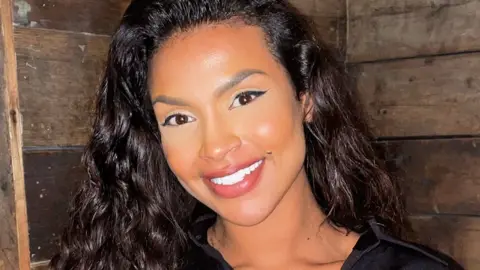 Ellesse Holness Ellesse Holness