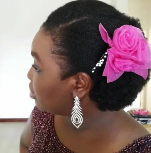 Naa Akuyea Shika Pappoe Naa Akuyea Shika Pappoe shows off her hair