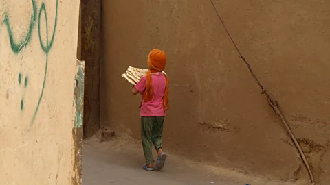 Taking home the bread in Yazd. (Marian Reid)