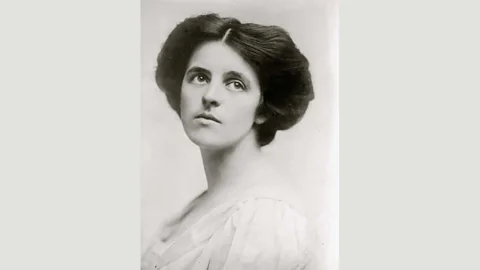 Alamy Dorothy Parker had to support herself from a young age – first as a dancing school pianist and then in New York publishing (Credit: Alamy)