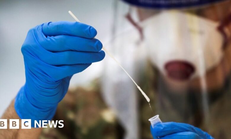 119620402 reuterscovid.jpg