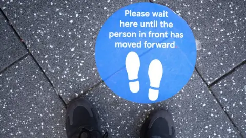 Getty Images queue sign