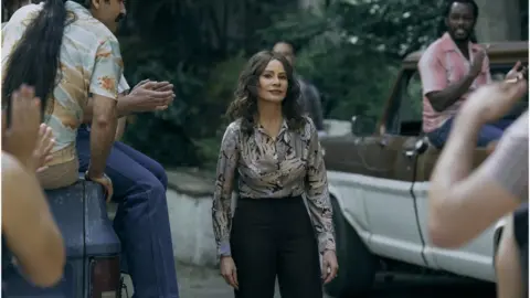 Netflix Sofía Vergara as Griselda Blanco surrounded by other women